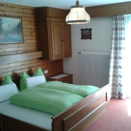 Haus Margit- Apart Via-mala * סרפהאוס
